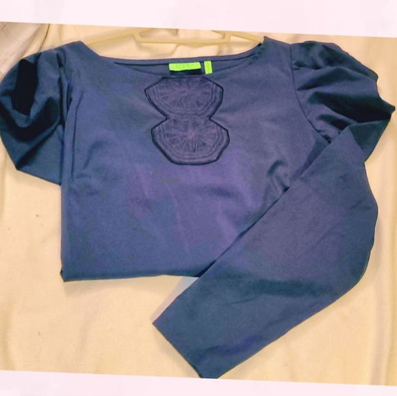 NWOT LOGO Instant Chic cold sholder flowy blouse - Picture 3 of 9